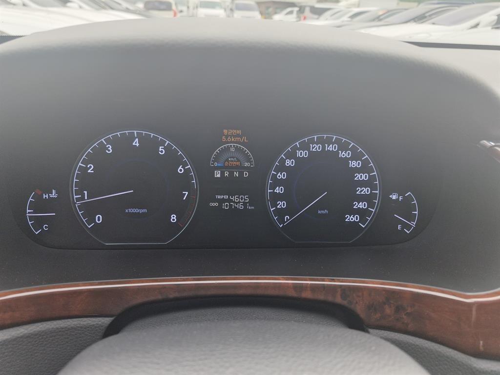 HYUNDAI Equus - Vista 5