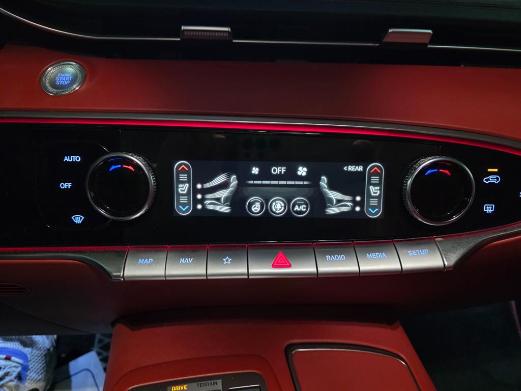 Genesis GV70 - Vista 9