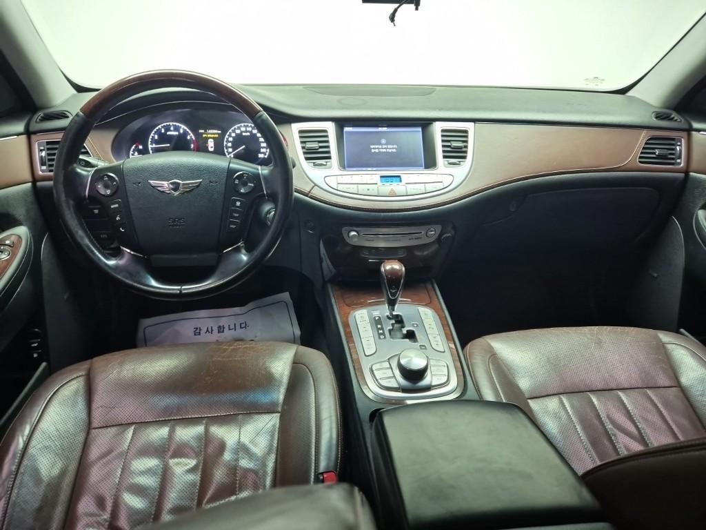 HYUNDAI Genesis - Vista 7