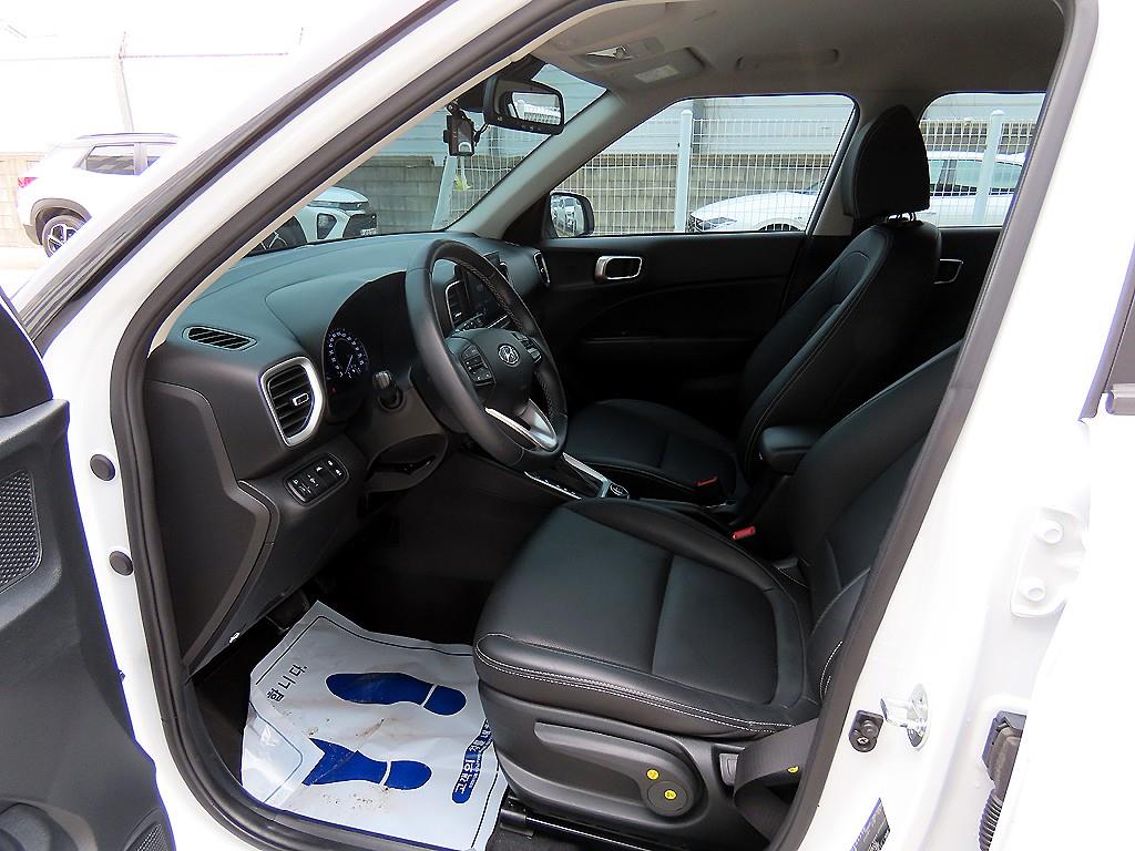 HYUNDAI Venue - Vista 5