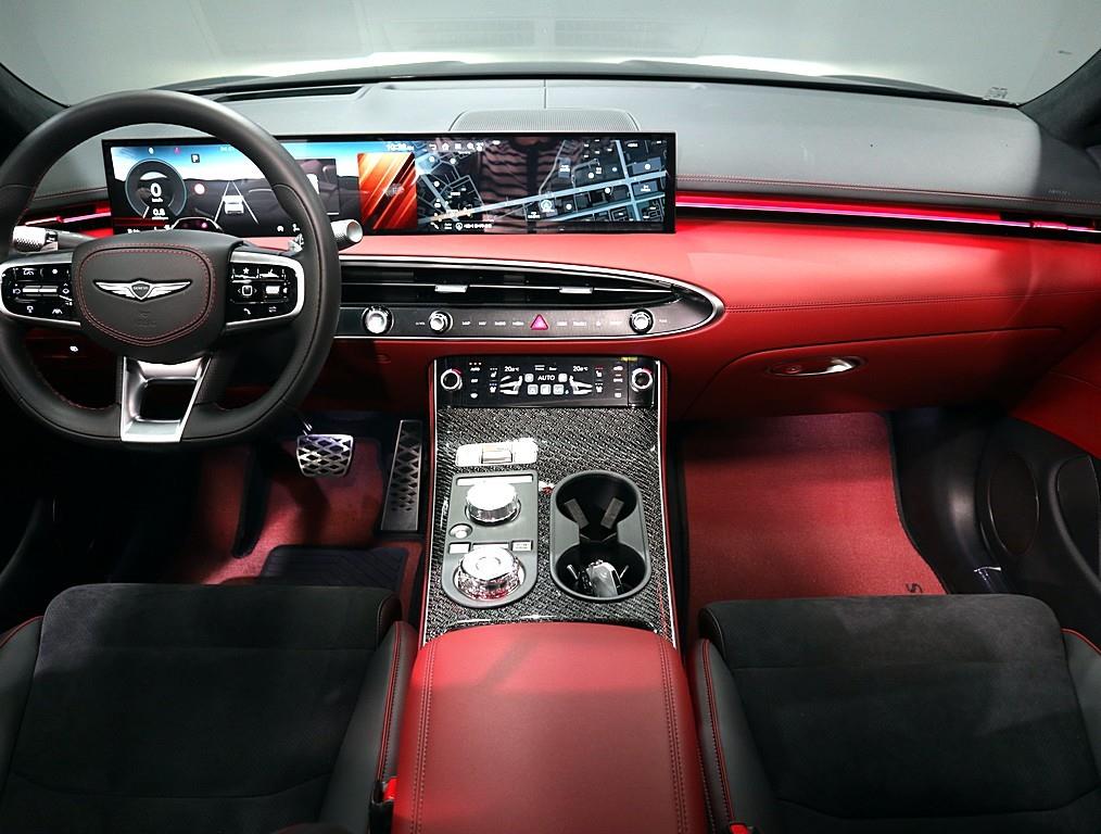 Genesis GV70 - Vista 5