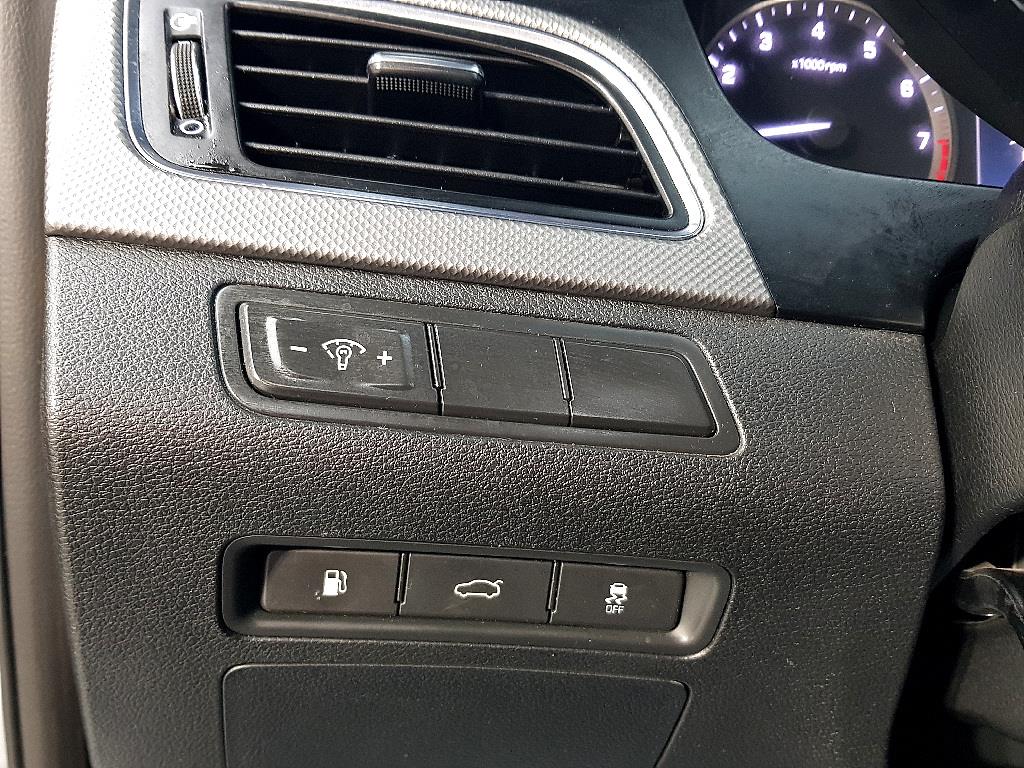 HYUNDAI Sonata - Vista 11