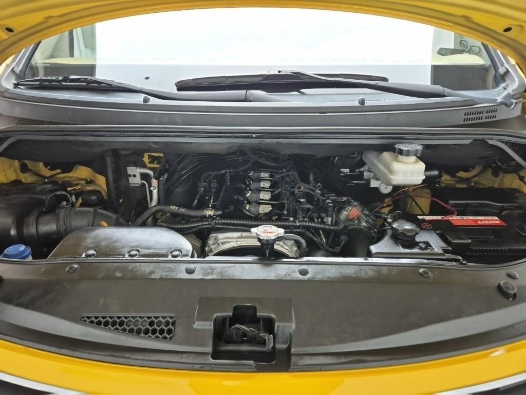 HYUNDAI Starex - Vista 5