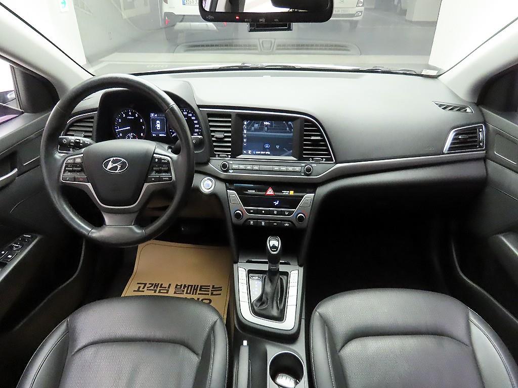 HYUNDAI Avante - Vista 8