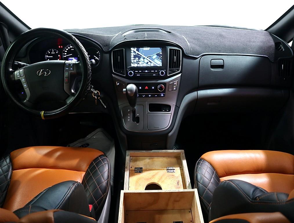 HYUNDAI Starex - Vista 6