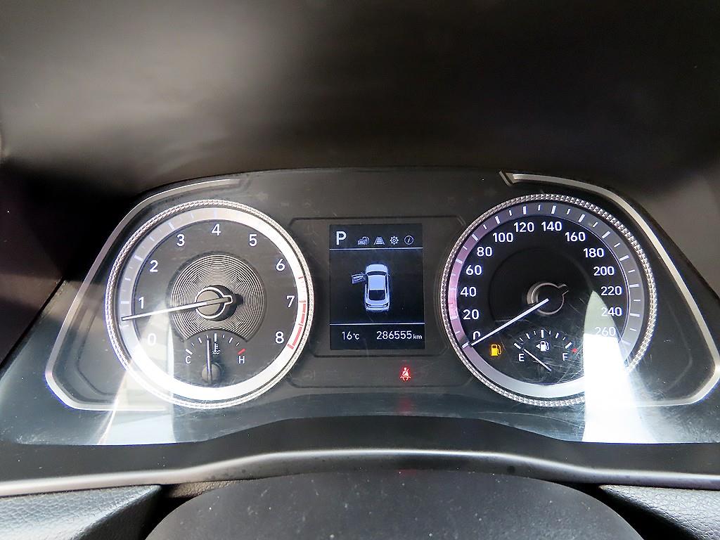 HYUNDAI Sonata - Vista 9