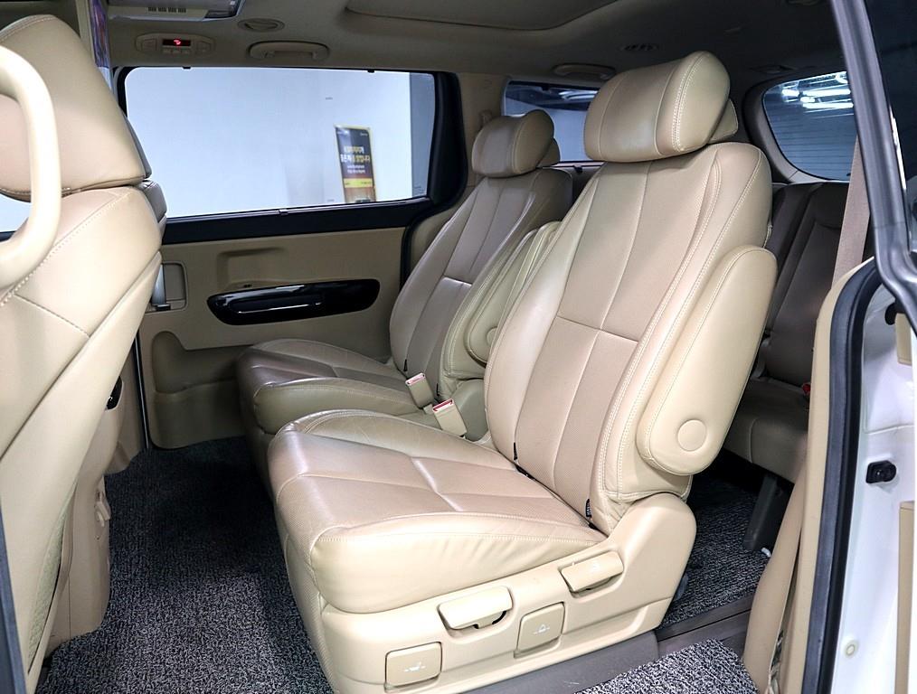 KIA Carnival - Vista 10