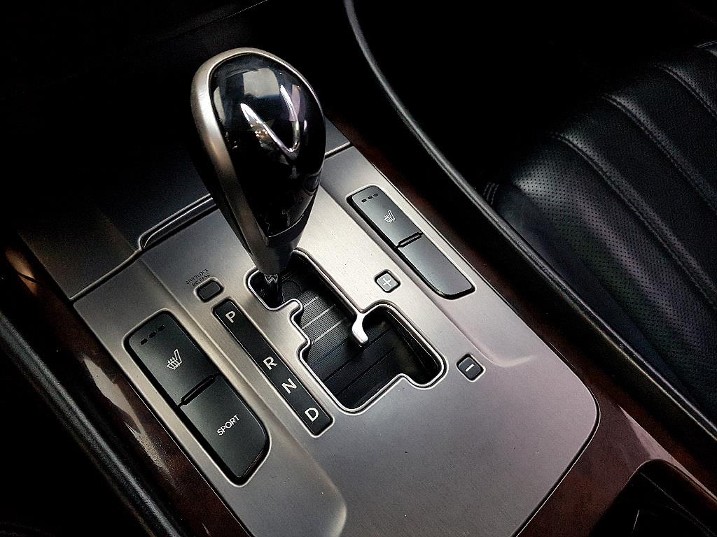 HYUNDAI Equus - Vista 12