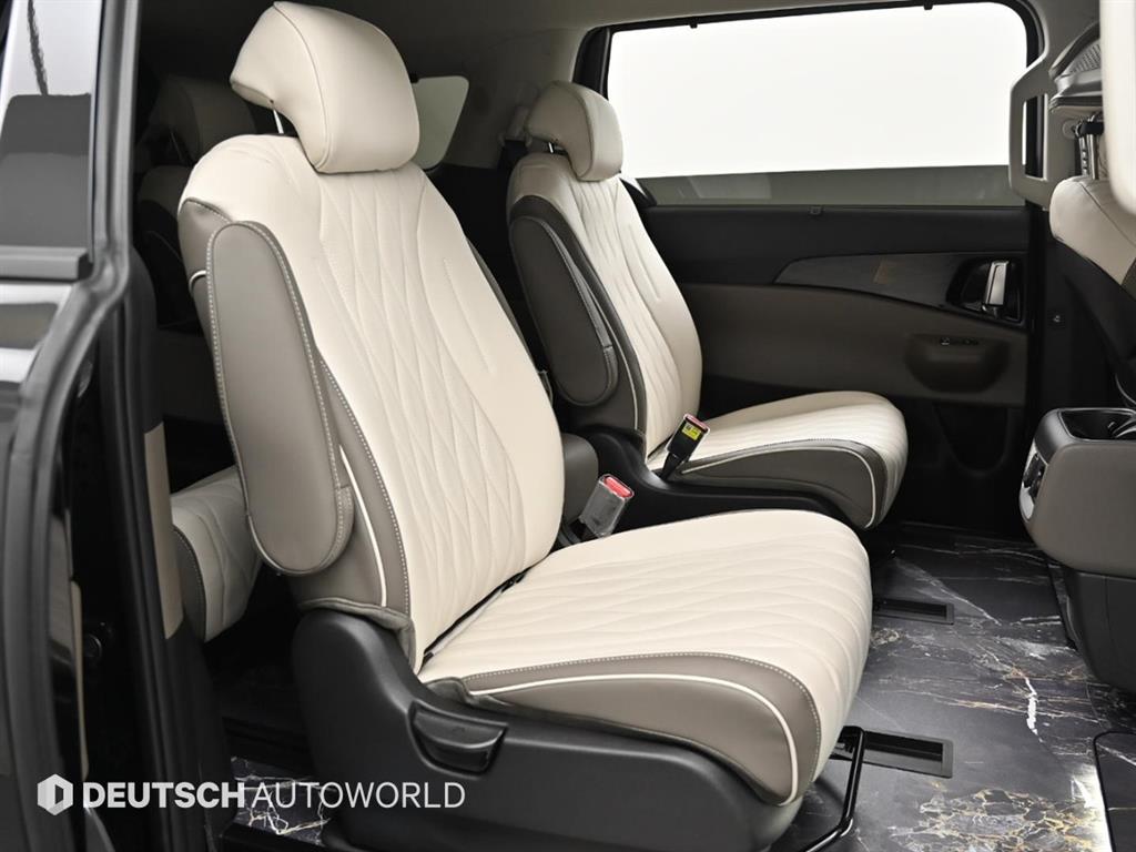 KIA Carnival - Vista 12