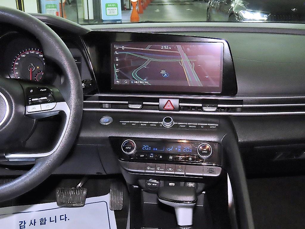 HYUNDAI Avante - Vista 11