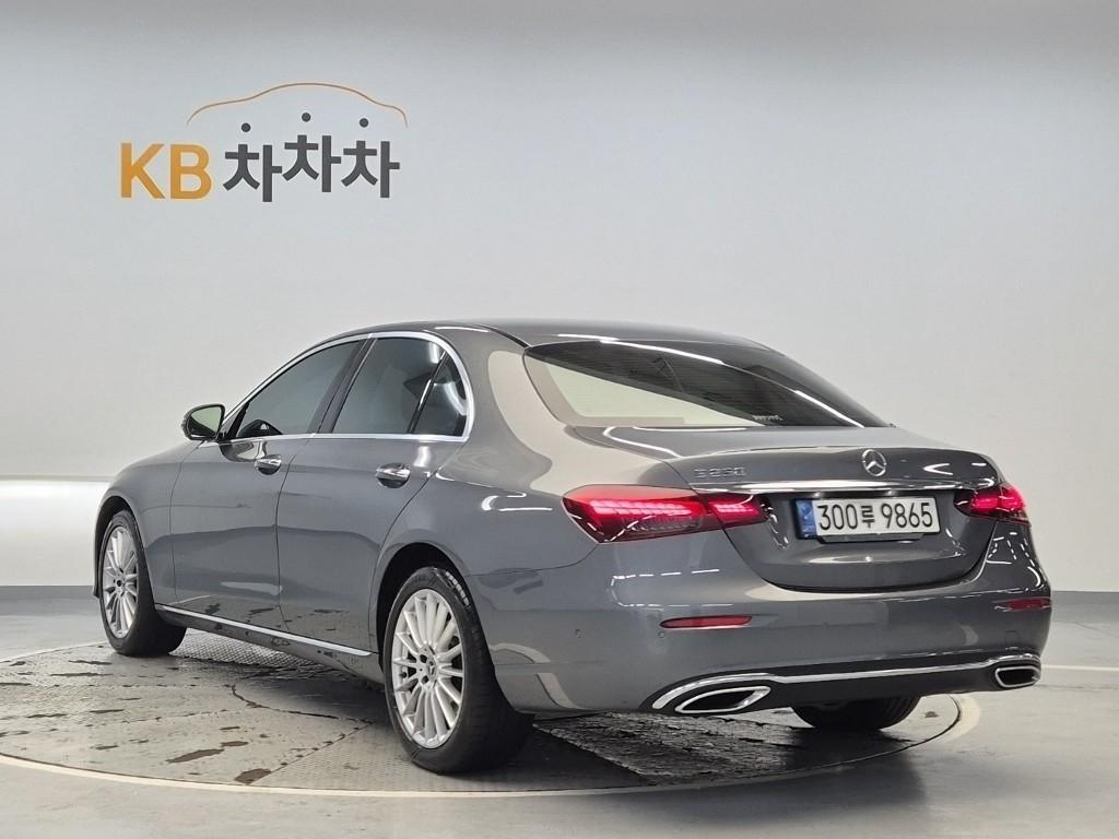 Mercedes Benz E class - Vista 4