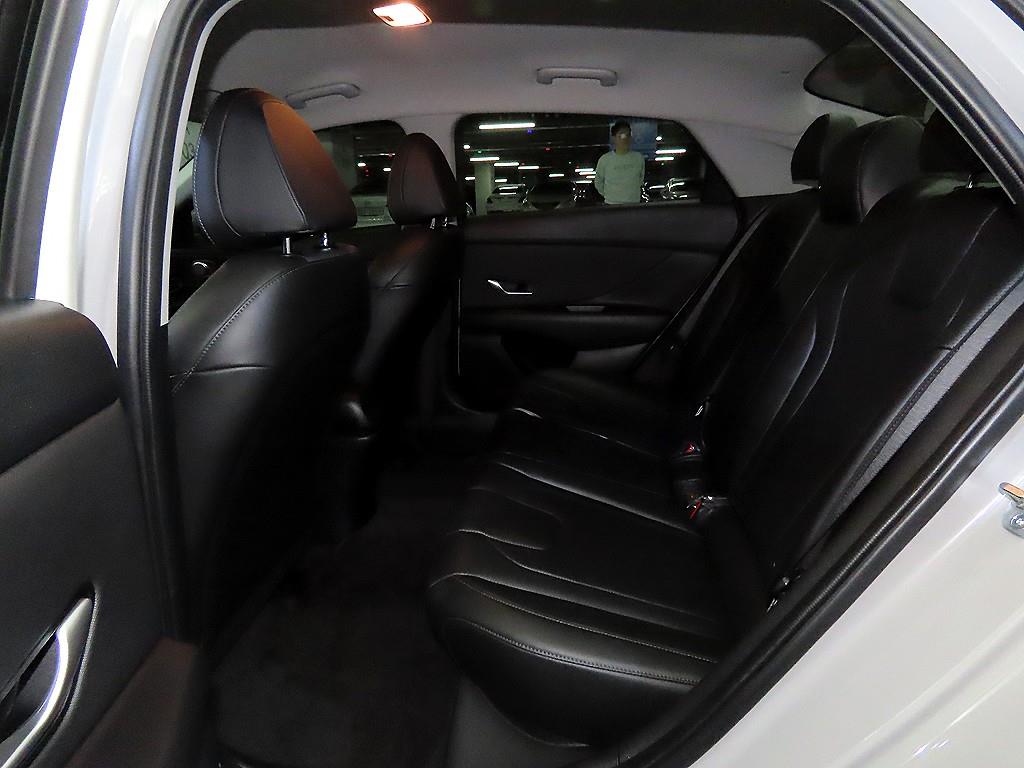 HYUNDAI Avante - Vista 7