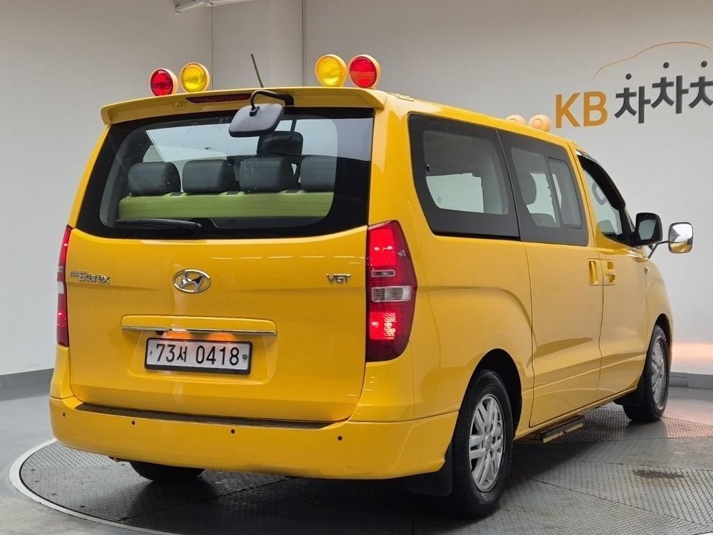 HYUNDAI Starex - Vista 4