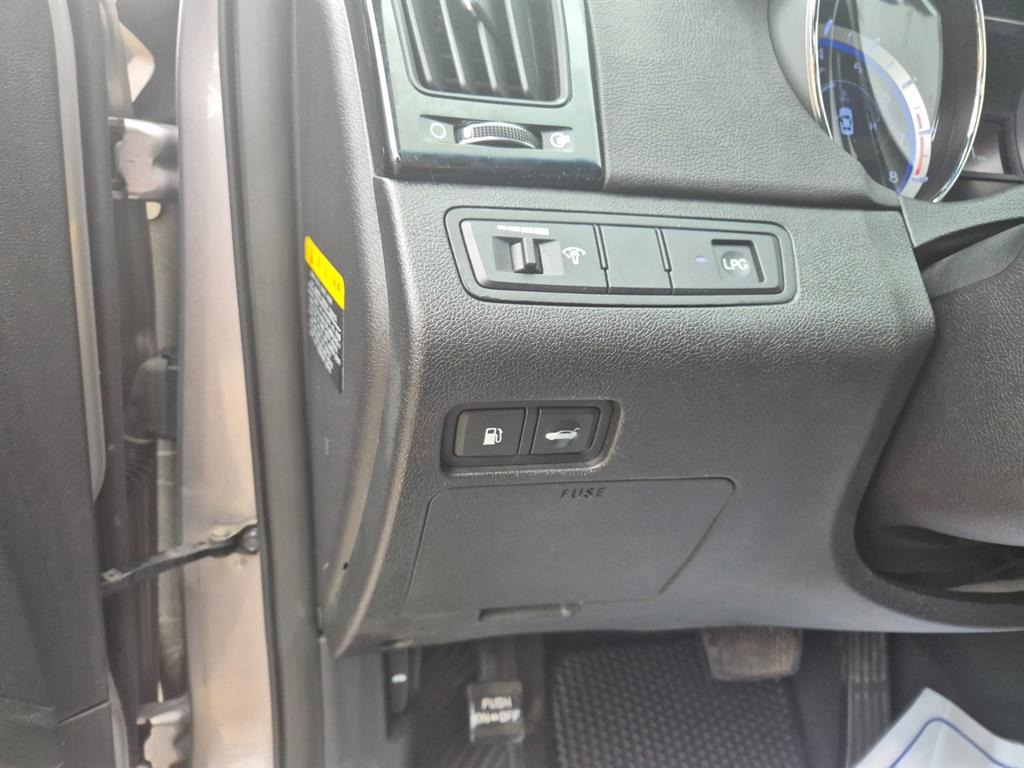 HYUNDAI Sonata - Vista 12