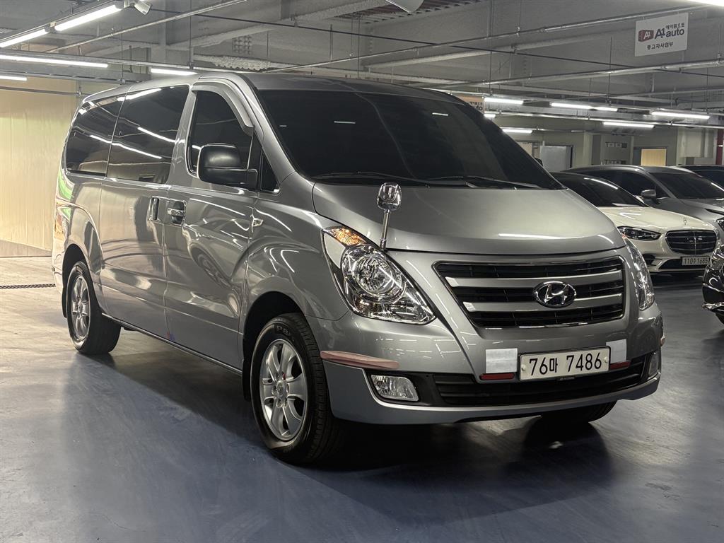 HYUNDAI Starex - Vista 6