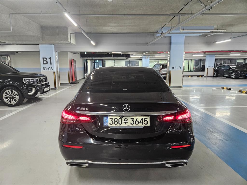 Mercedes Benz E class - Vista 3