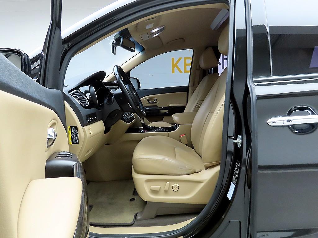 KIA Carnival - Vista 12
