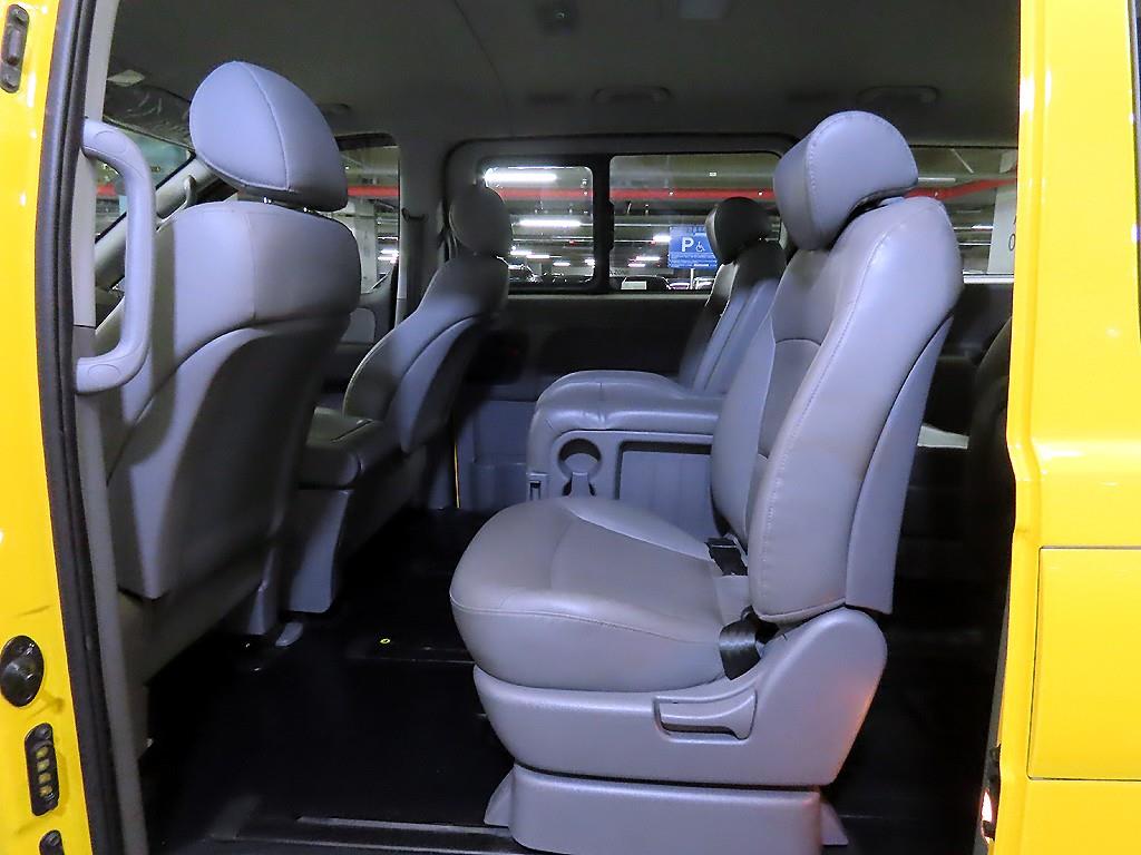 HYUNDAI Starex - Vista 7