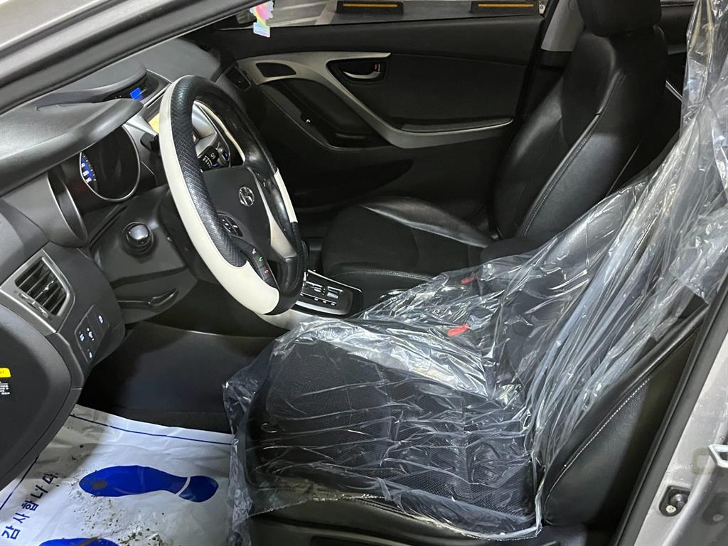 HYUNDAI Avante - Vista 11