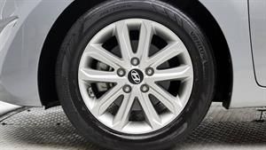 HYUNDAI Avante - Vista 10