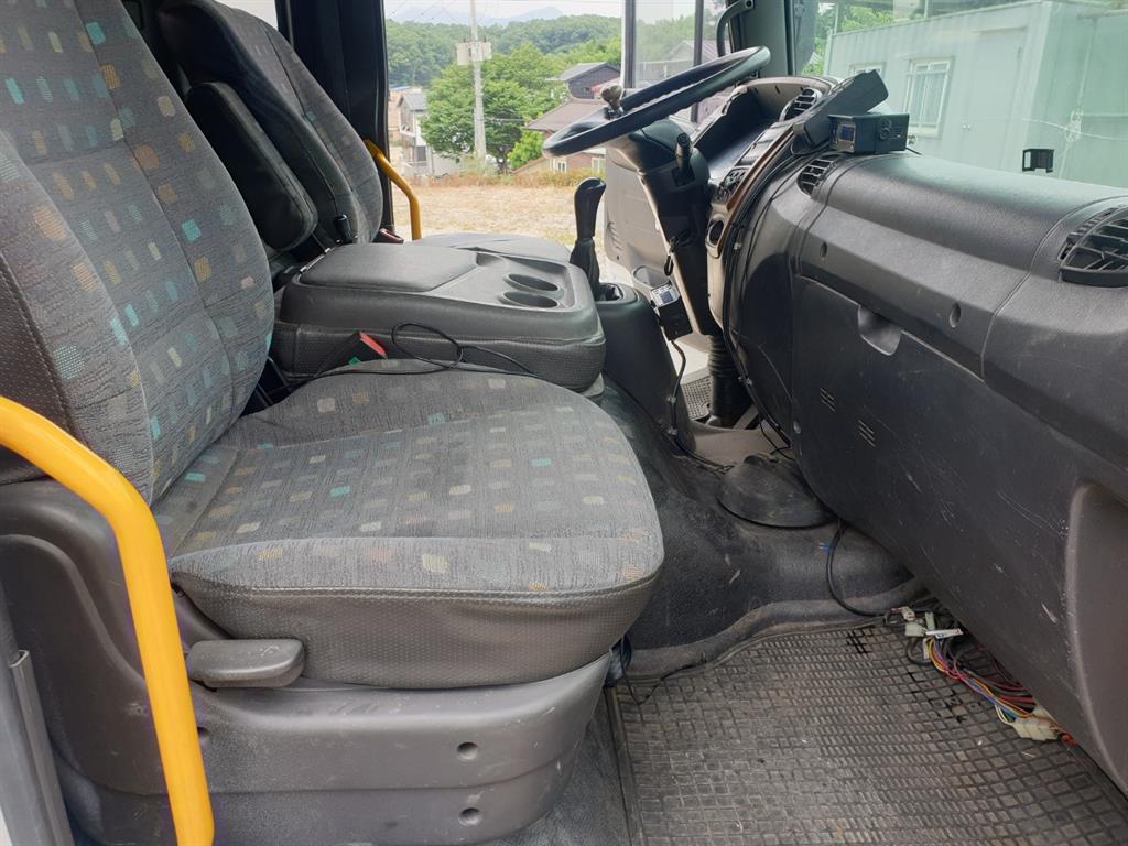 medium and large cargo truck 2006 Blanco - Importación desde Corea - HF Imports Iquique - Foto 13