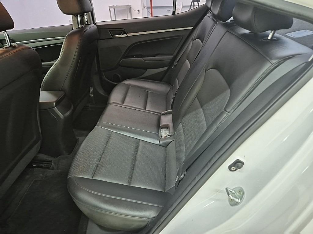 HYUNDAI Avante - Vista 12