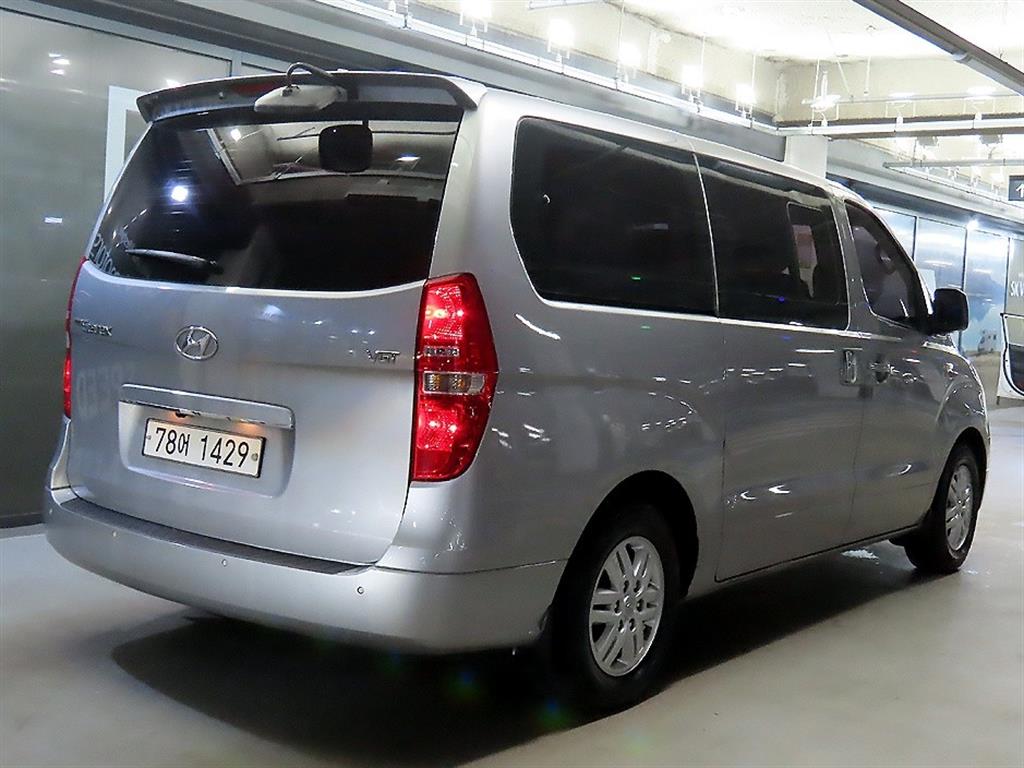 HYUNDAI Starex - Vista 4