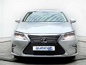 Lexus ES - Vista 4