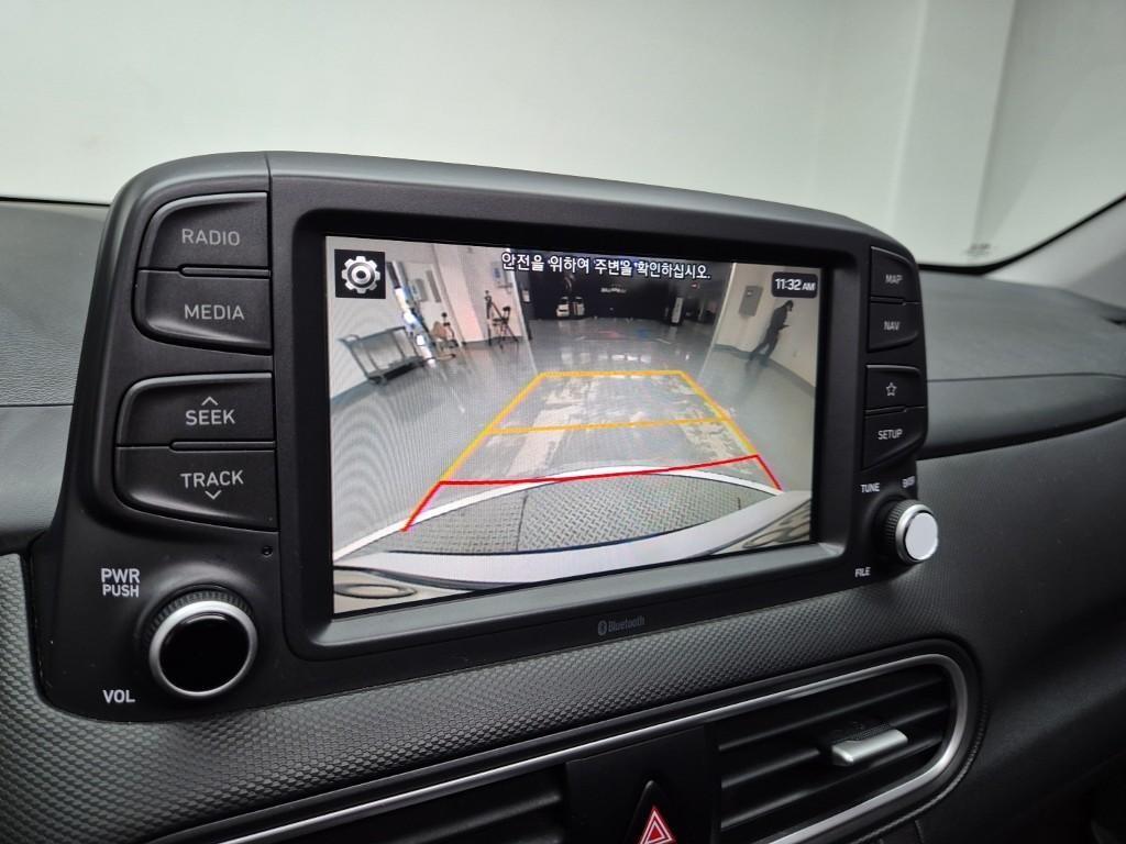 HYUNDAI Kona - Vista 10