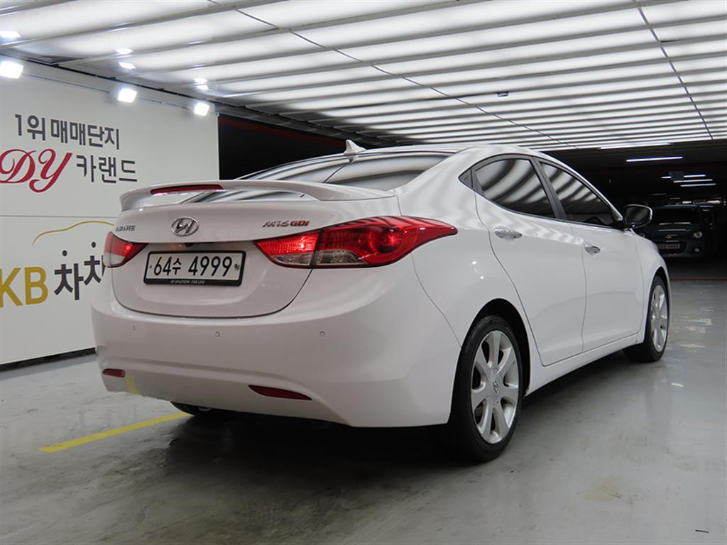 HYUNDAI Avante - Vista 4