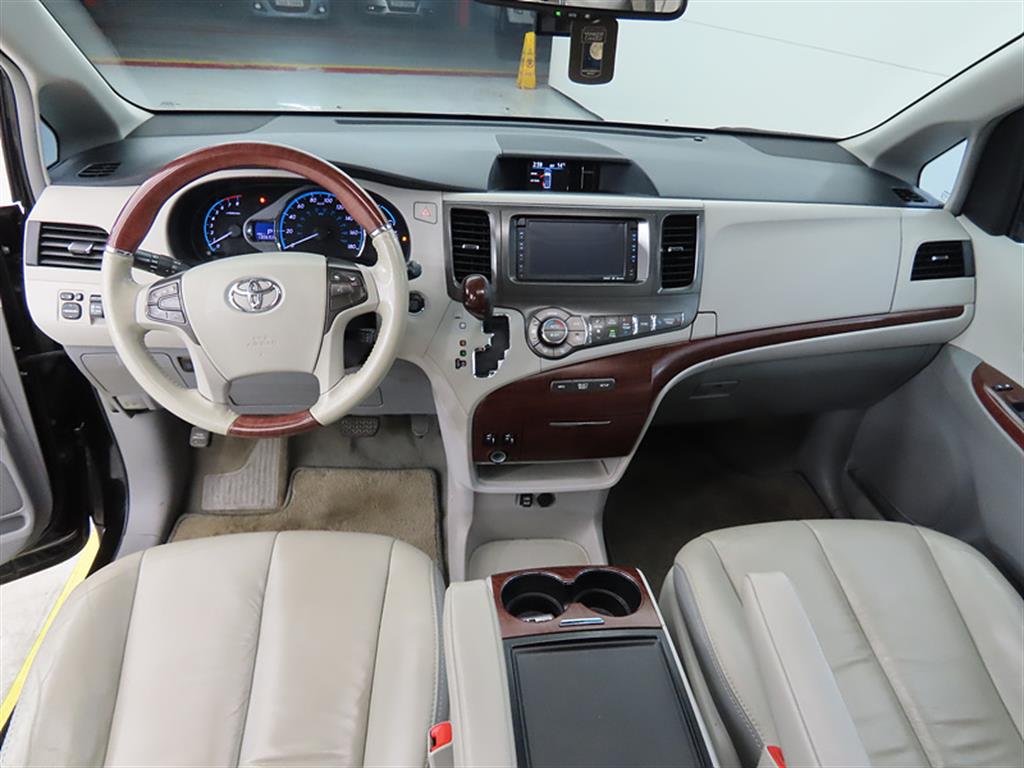 Toyota Siena - Vista 7
