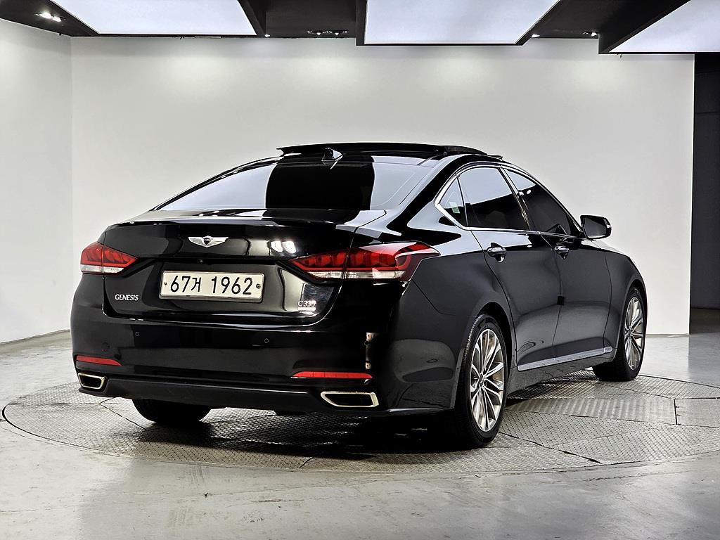 HYUNDAI Genesis - Vista 4