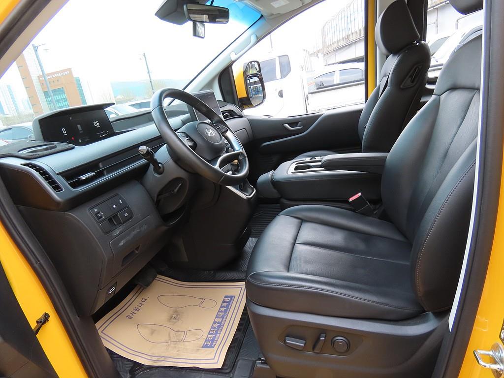 HYUNDAI Staria - Vista 10