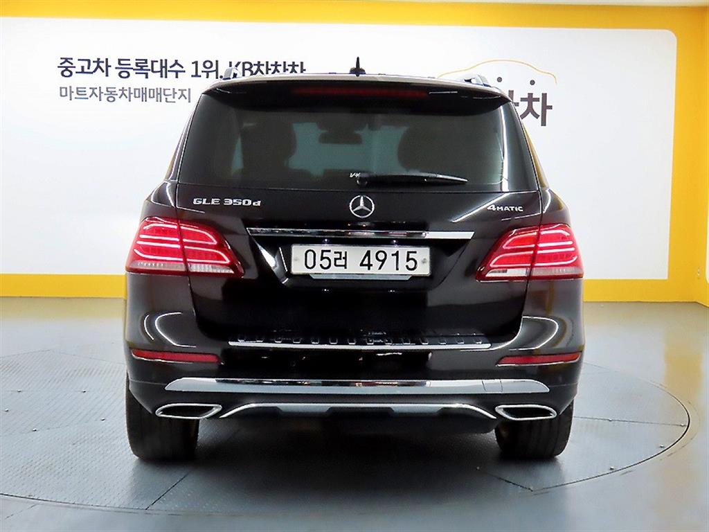 Mercedes Benz GLE Class - Vista 3