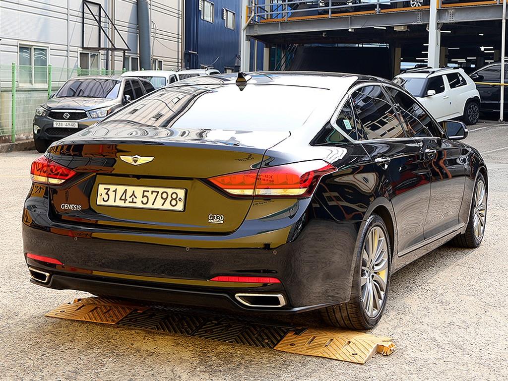 HYUNDAI Genesis - Vista 7