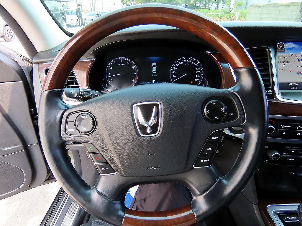 HYUNDAI Equus - Vista 8