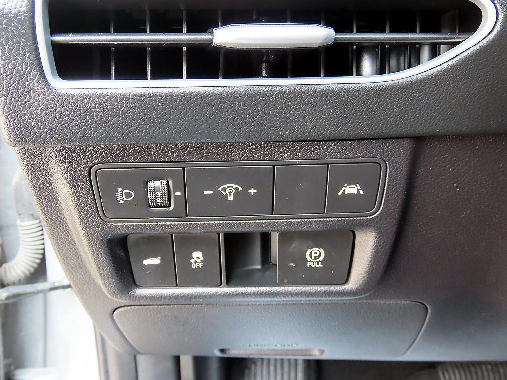 HYUNDAI Sonata - Vista 12