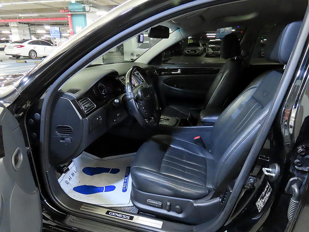 HYUNDAI Genesis - Vista 6