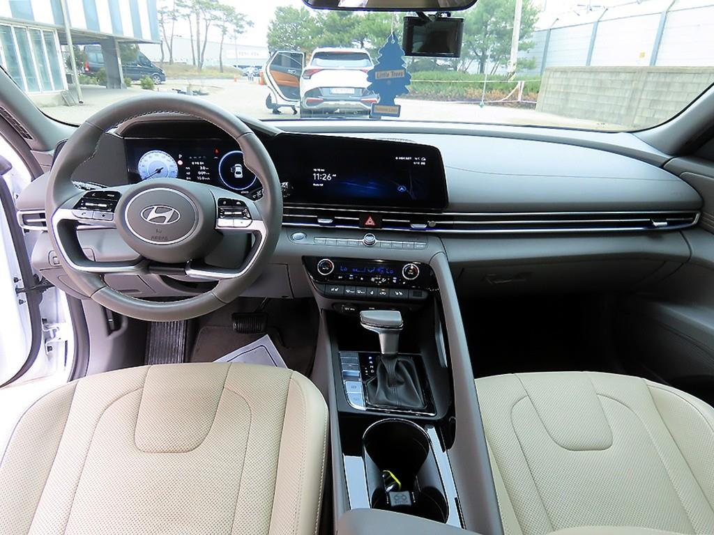 HYUNDAI Avante - Vista 7