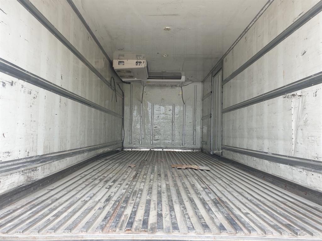 medium and large cargo truck - Vista 7