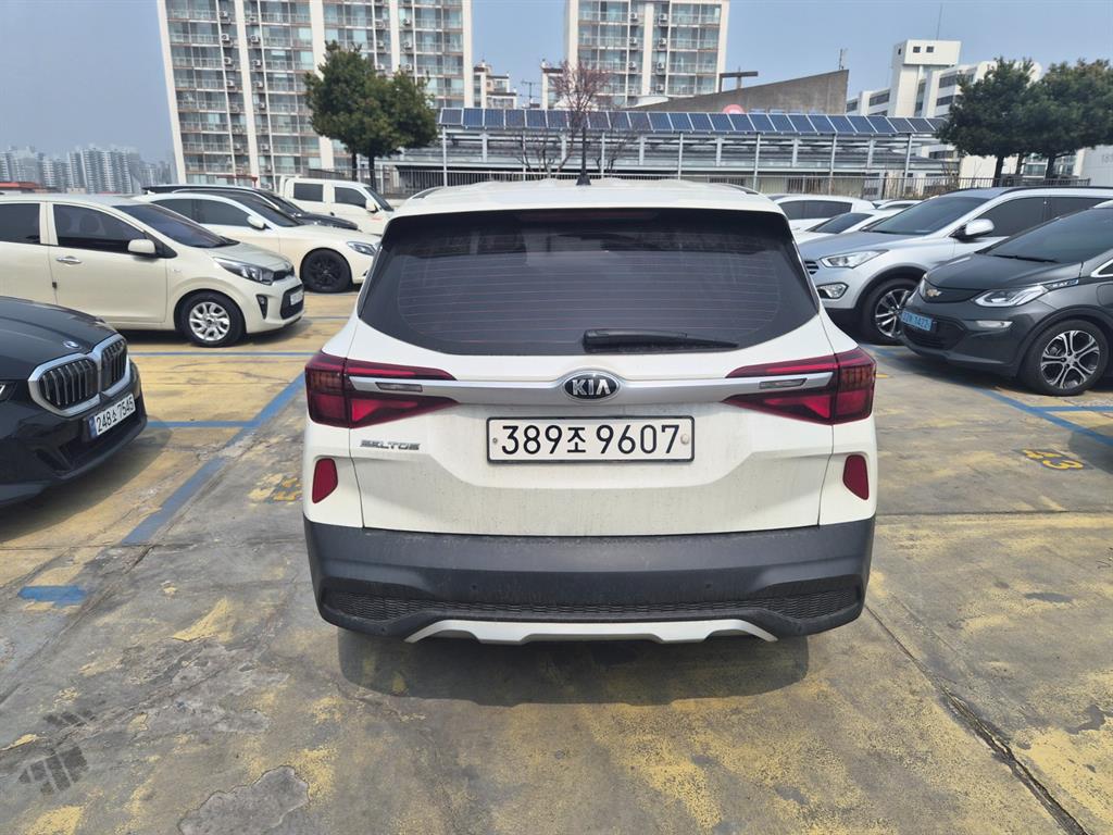 KIA Seltos - Vista 4