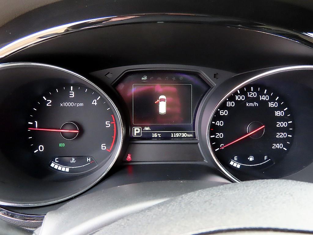 KIA Carnival - Vista 8