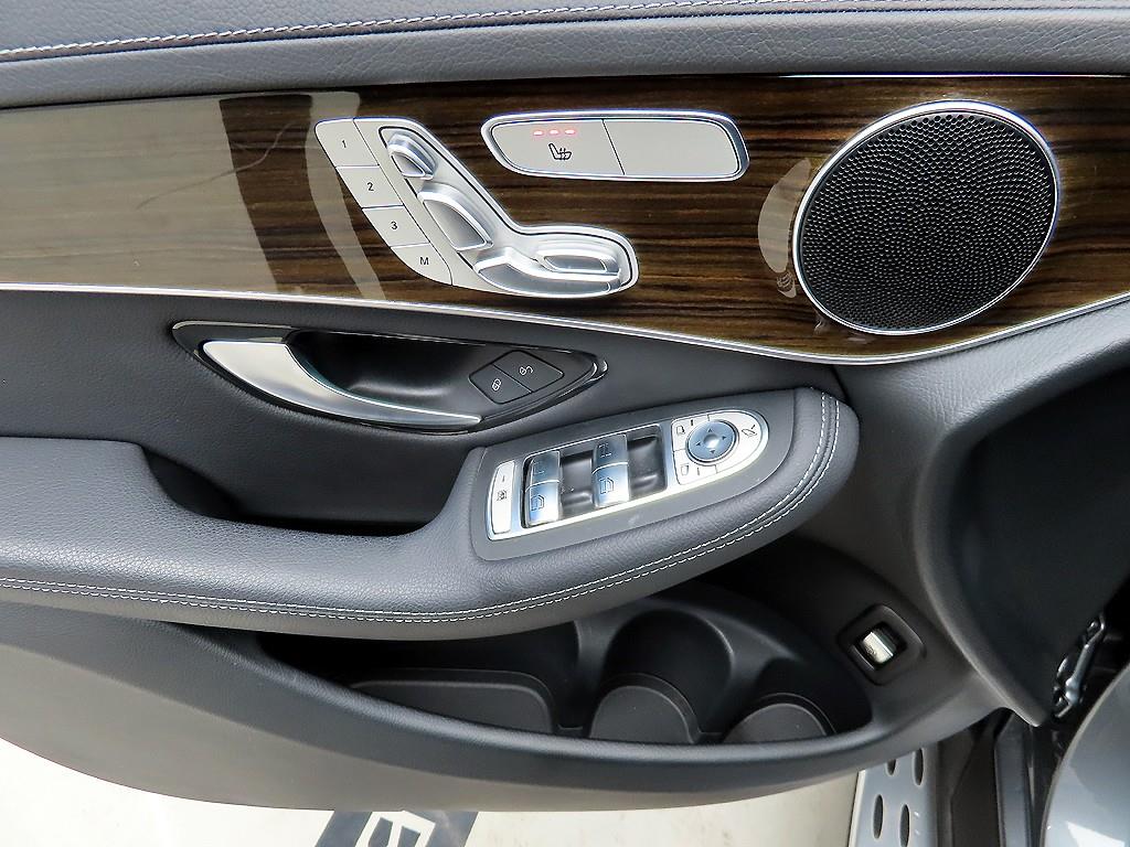 Mercedes Benz GLC Class - Vista 11