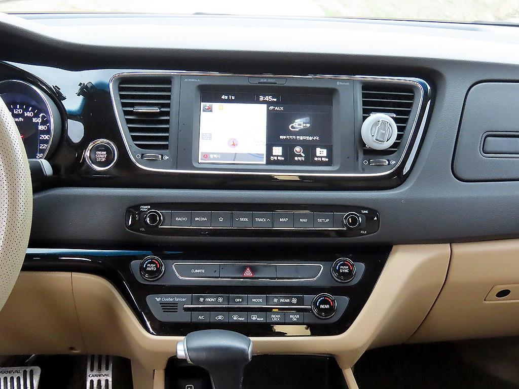 KIA Carnival - Vista 10
