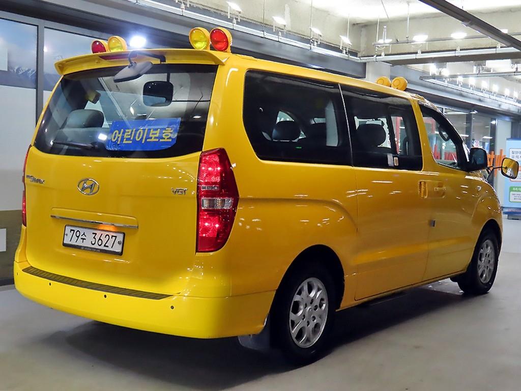 HYUNDAI Starex - Vista 4