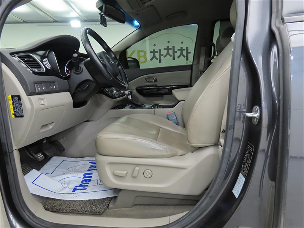 KIA Carnival - Vista 5