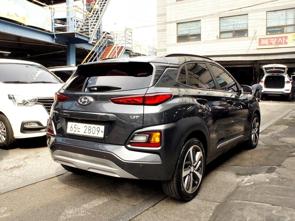 HYUNDAI Kona - Vista 7
