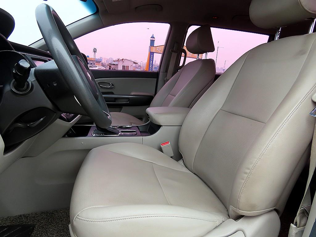 KIA Carnival - Vista 5