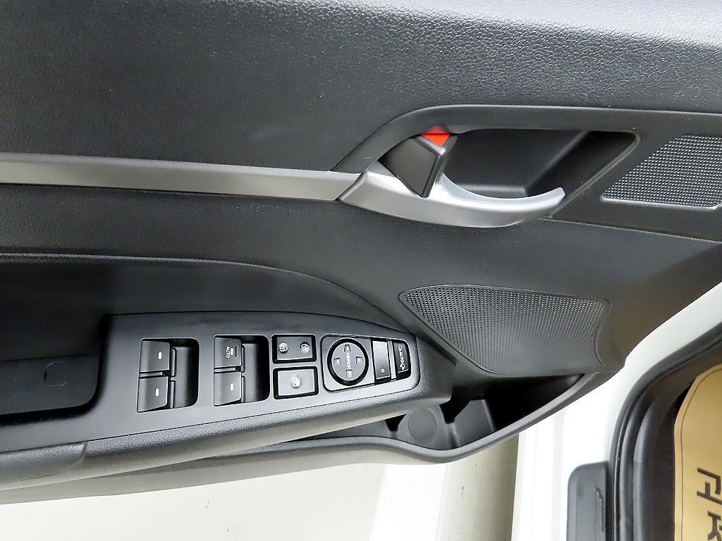 HYUNDAI Avante - Vista 11