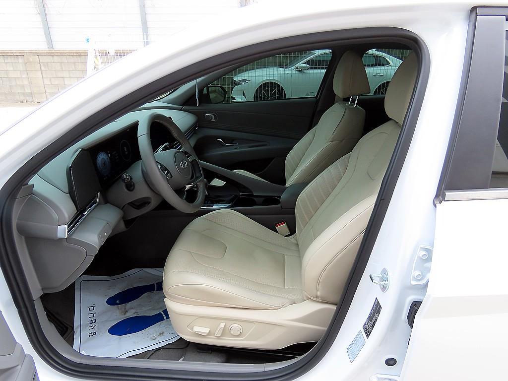 HYUNDAI Avante - Vista 5